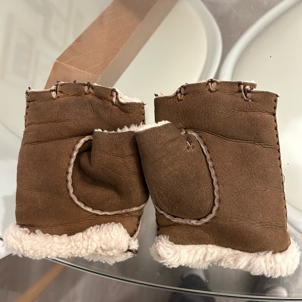 UGG Brown Mittens women’s M - Picture 3 of 6